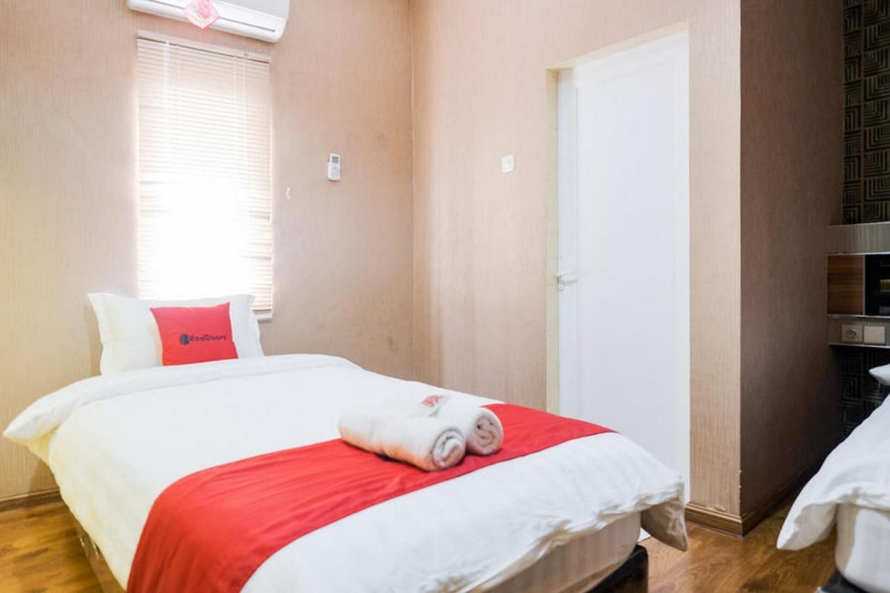 Reddoorz Plus @ Simpang Usu Medan Otel Dış mekan fotoğraf